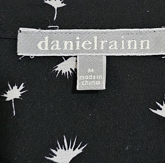 Daniel Rainn Women’s M Black White Dandelion Print Roll Tab Sleeve Blouse Preppy - Picture 5 of 8